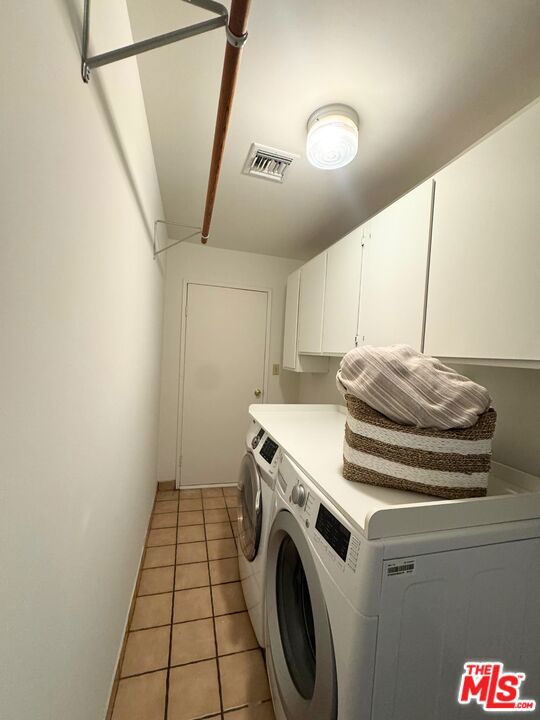 6155 Poppy Peak Drive, Los Angeles CA: https://media.crmls.org/mediaz/70d4e50a-45c5-4a49-af51-e413c9a8f537.jpg
