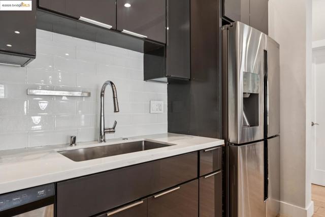 1537 Revere AVE, San Francisco CA: https://media.crmls.org/mediaz/70d4e8ec-171f-4b76-b667-8dad564a25a7.jpg