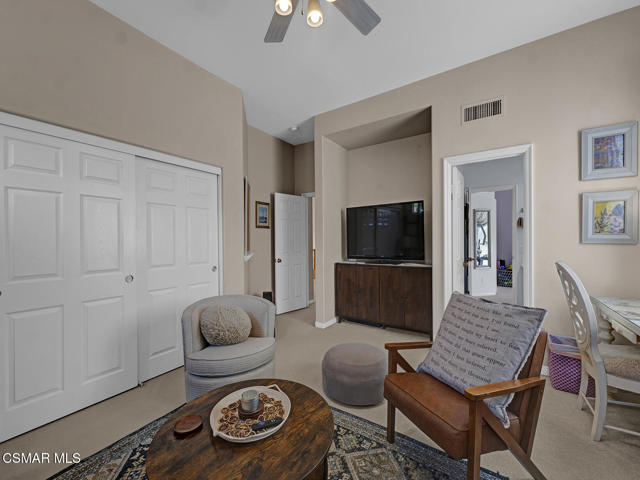 331 Briar Bluff Circle, Thousand Oaks CA: https://media.crmls.org/mediaz/70d5388f-1eb3-4868-a344-83f77dba72d5.jpg