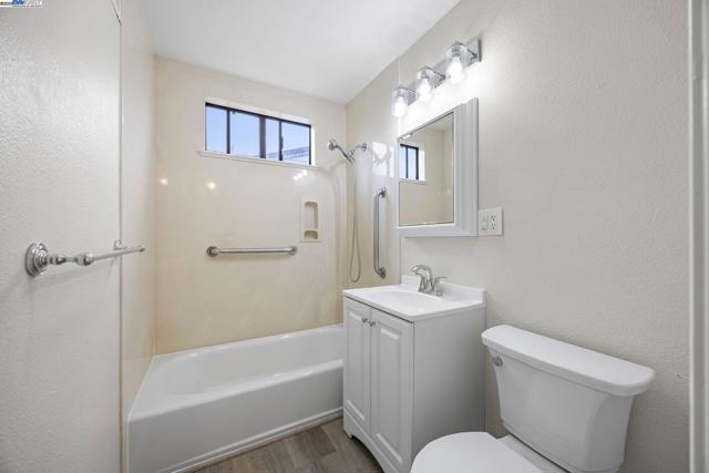 24626 Willimet Way, Hayward CA: https://media.crmls.org/mediaz/70d5aab1-3314-49ec-b1fe-548e7fe10654.jpg