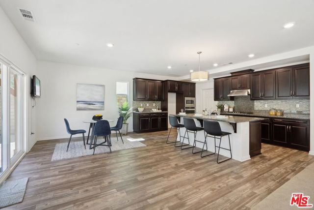 19317 Bension Drive, Santa Clarita CA: https://media.crmls.org/mediaz/70d5fa56-c9b4-44b7-bbe1-8c01d46fe2f9.jpg