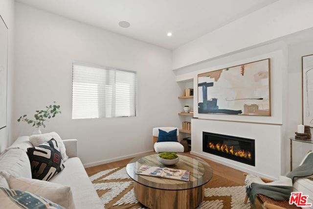 12614 Venice Boulevard, Los Angeles CA: https://media.crmls.org/mediaz/70d61df5-7b63-419a-89e2-2a1dad4ab543.jpg