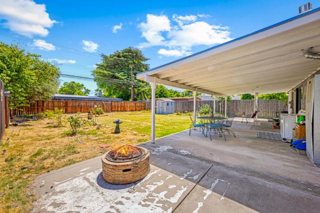 312 Oakshire Avenue, Modesto CA: https://media.crmls.org/mediaz/70d62279-7a74-45d2-ba33-6f514f11d342.jpg