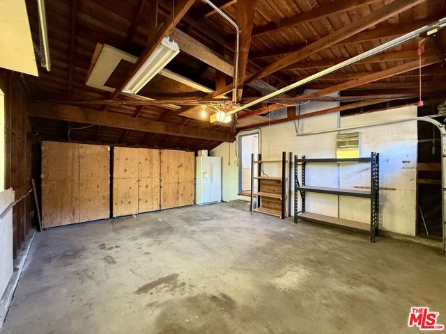 6938 Balboa Boulevard, Van Nuys CA: https://media.crmls.org/mediaz/70d67252-23ec-4ba1-a969-bcb1384061f9.jpg