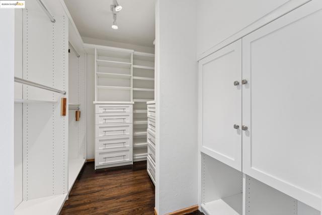 5958 Colton Blvd., Oakland CA: https://media.crmls.org/mediaz/70d6ed1c-95f3-4ad6-8f5b-3e6c09416b85.jpg