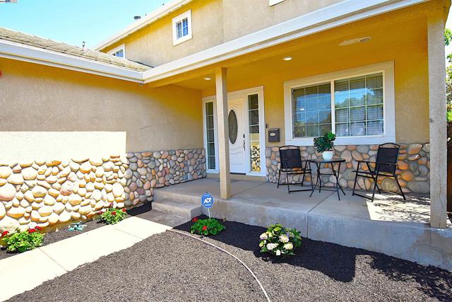 33332 Depot Rd, Union City CA: https://media.crmls.org/mediaz/70d72b9d-d2f4-4a54-95af-57684a007e1b.jpg