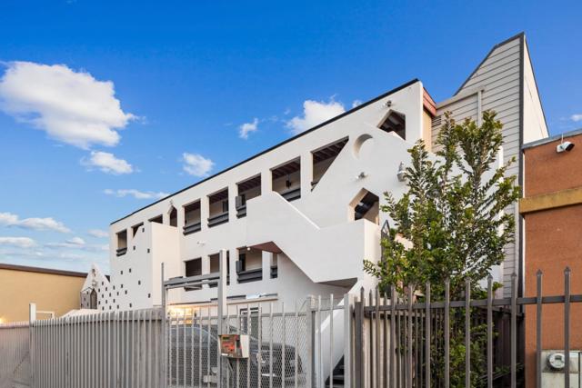 441 W Macarthur Boulevard, Oakland CA: https://media.crmls.org/mediaz/70d7ce30-552a-4246-a28f-8042c7cb679f.jpg
