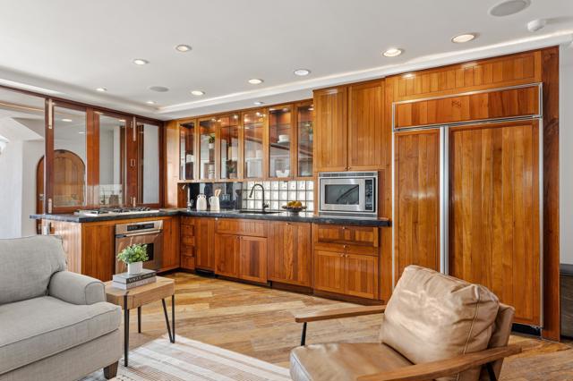 2617 Ocean Front Walk, San Diego CA: https://media.crmls.org/mediaz/70d80bf3-83c9-475a-96ef-d01b20570ea1.jpg