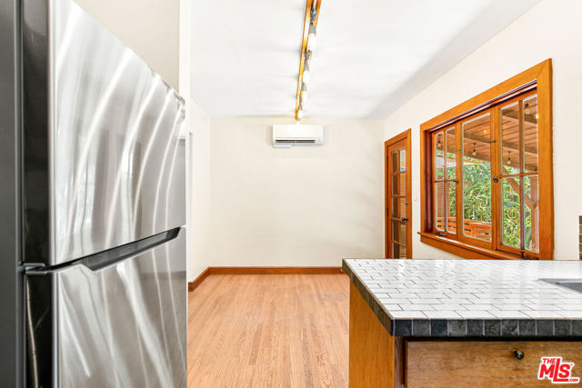 4171 Kraft Avenue, Studio City CA: https://media.crmls.org/mediaz/70d8602c-36c4-49e5-b9a9-186fa24e2565.jpg