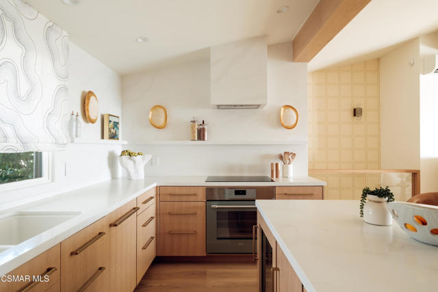 6813 Seawatch Lane, Malibu CA: https://media.crmls.org/mediaz/70d902ae-29e1-4422-b493-8051ff39d892.jpg