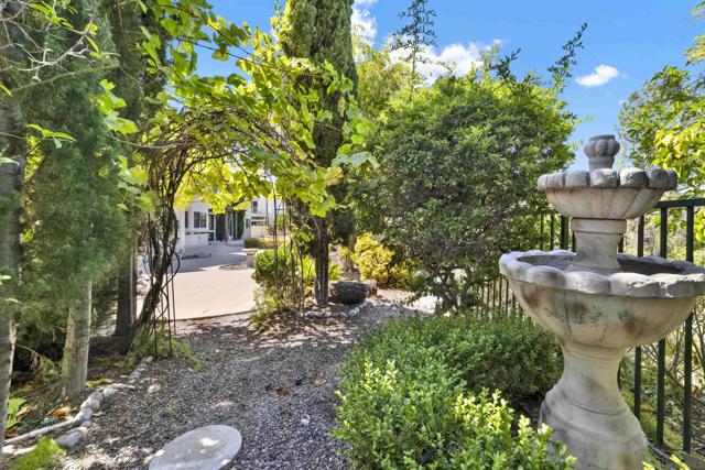 12206 Fairway Pointe Row, San Diego CA: https://media.crmls.org/mediaz/70d9620c-425a-4524-aaca-a84d502d3e42.jpg