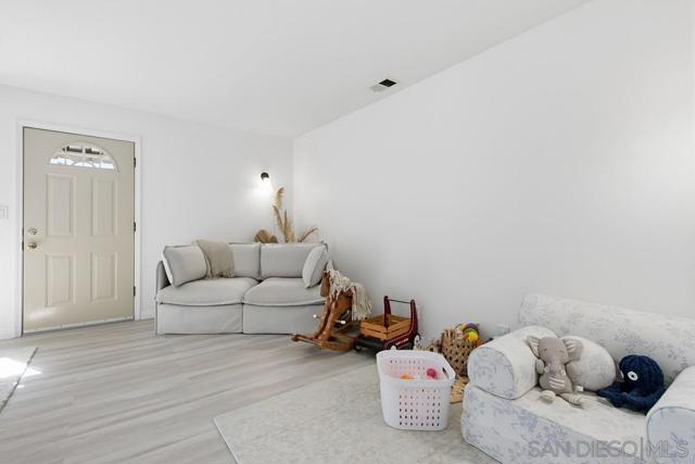 1654 LINWOOD ST, San Diego CA: https://media.crmls.org/mediaz/70d9b8d0-4446-4a62-9b9f-6c9251de6038.jpg