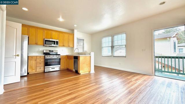 1136 TARAYA TERR - UNIT B, Hercules CA: https://media.crmls.org/mediaz/70da736c-8812-4bf6-a77e-07a7763fcc9e.jpg