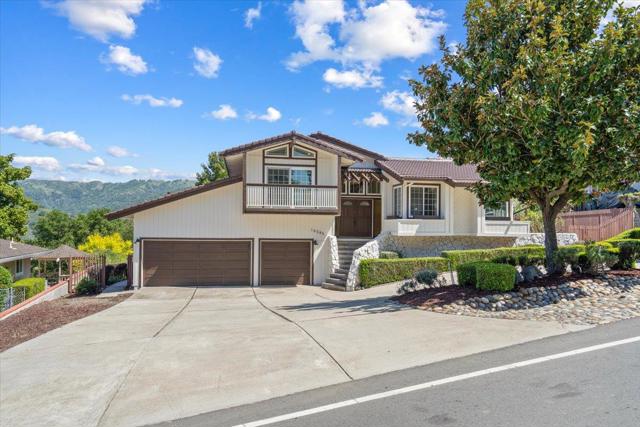 16385 Jackson Oaks Drive, Morgan Hill CA: https://media.crmls.org/mediaz/70dac981-c375-434e-b23b-e62396433a94.jpg