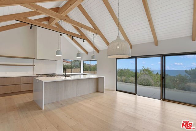 24728 Vantage Point Terrace, Malibu CA: https://media.crmls.org/mediaz/70dae32d-68d3-4598-a4a1-85dcbb51239d.jpg