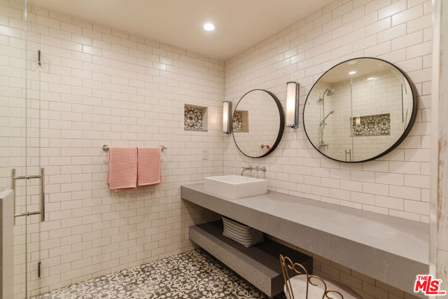 2865 Marquette Drive, Topanga CA: https://media.crmls.org/mediaz/70daf890-774b-4328-8ece-d13be949b1bc.jpg