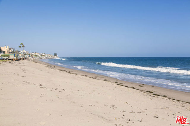 23812 Malibu Road, Malibu CA: https://media.crmls.org/mediaz/70db42e6-c123-4cb5-87ea-b058175fa3ee.jpg