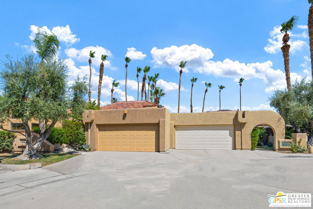 2910 Cervantes Court, Palm Springs CA: https://media.crmls.org/mediaz/70db4493-ae9f-411e-862b-d01bf276d065.jpg