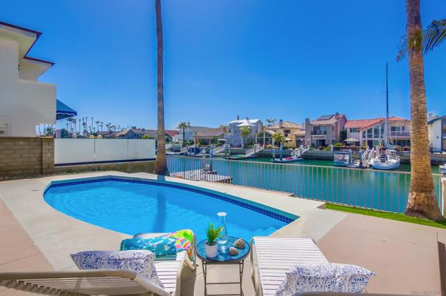 8 Buccaneer Way, Coronado CA: https://media.crmls.org/mediaz/70db8188-06e7-411f-a9ff-0a71fa98eb6a.jpg