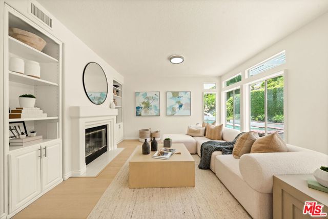 22248 Cairnloch Street photo 8