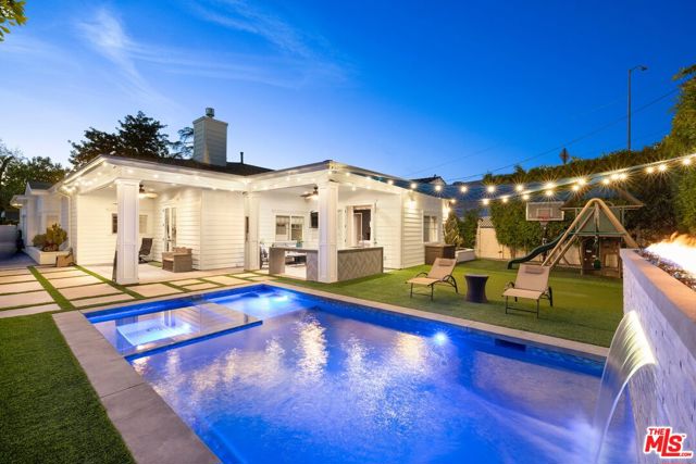 4728 Vesper Avenue, Sherman Oaks CA: https://media.crmls.org/mediaz/70db9662-ebf1-449e-8d05-0d185b42fdaa.jpg