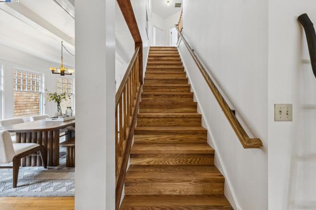 3215 Liberty Ave, Alameda CA: https://media.crmls.org/mediaz/70db98cd-29ef-4831-99f4-afe7e514fc9a.jpg