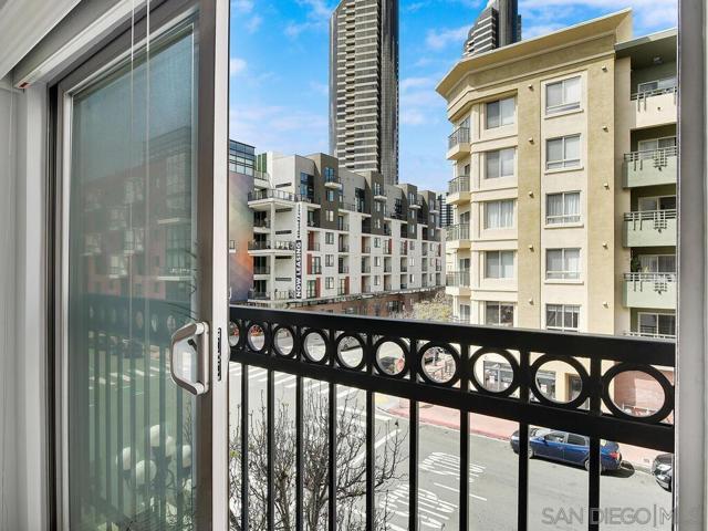 450 J St, San Diego CA: https://media.crmls.org/mediaz/70dcab70-ff0f-41bf-98b3-6efb7e29f20a.jpg