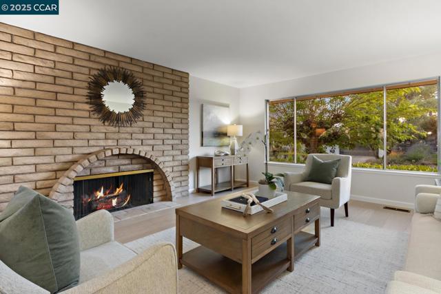 140 Warfield Drive, Moraga CA: https://media.crmls.org/mediaz/70dcbbad-f55c-4442-8000-5714923063de.jpg