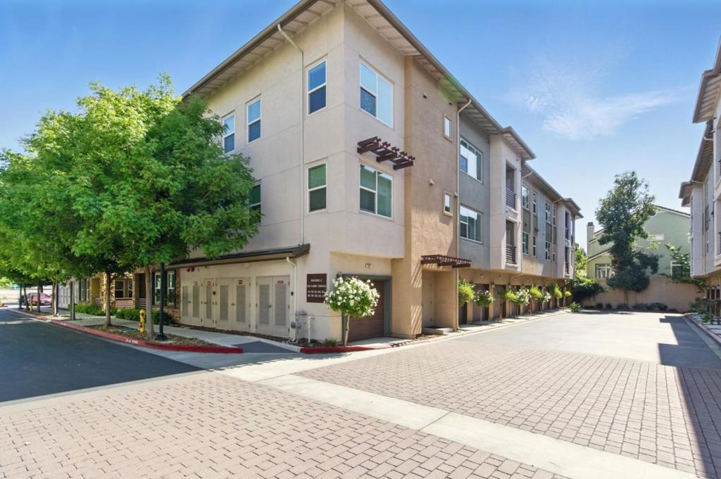 1130 Karby Terrace #101