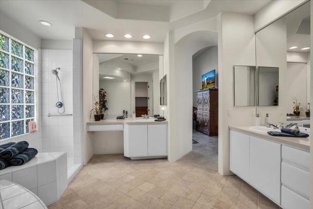247 Loch Lomond Road, Rancho Mirage CA: https://media.crmls.org/mediaz/70dd8215-d7c1-457e-8a4e-c03c3a7bb622.jpg