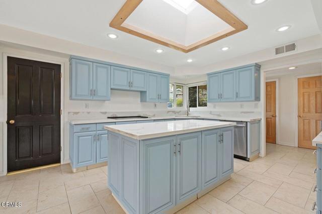1274 Sunnycrest Avenue, Ventura CA: https://media.crmls.org/mediaz/70ddb56c-6467-4fbd-a29f-c5ce4bd5635e.jpg