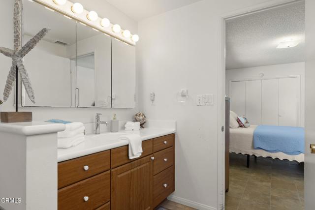 4907 Island View Street, Oxnard CA: https://media.crmls.org/mediaz/70ddfffa-4829-4eff-8c32-4ab48044ad12.jpg