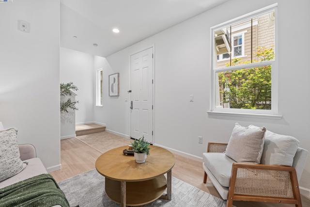 6677 S Mariposa Ln, Dublin CA: https://media.crmls.org/mediaz/70de7818-175d-485c-b23e-c4c69d678adb.jpg