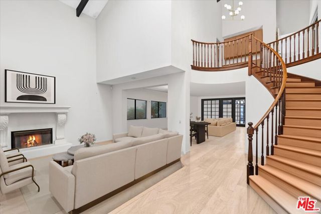 4560 Densmore Avenue, Encino CA: https://media.crmls.org/mediaz/70ded0c1-11ed-4d7f-aff7-e01d6228c59d.jpg