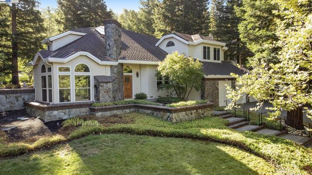 3 BLACKHAWK CLUB CT, Danville CA: https://media.crmls.org/mediaz/70df62a9-443b-4488-a199-885e10473e9e.jpg