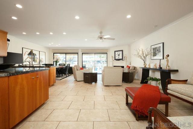 105 Antigua Ct, Coronado CA: https://media.crmls.org/mediaz/70df9e50-ee7c-4101-85fb-b5442ca08734.jpg
