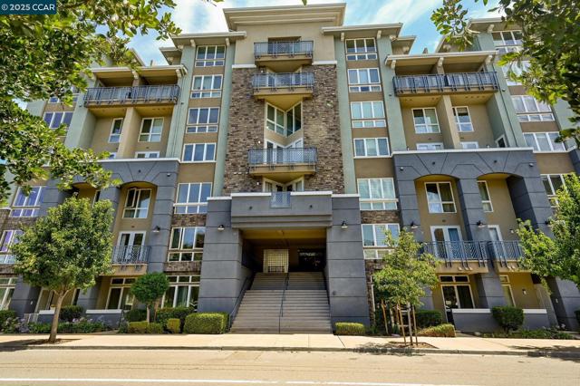 5501 De Marcus Blvd, Dublin CA: https://media.crmls.org/mediaz/70e02e01-5f93-4a9e-95d1-d35d9ce5d71c.jpg