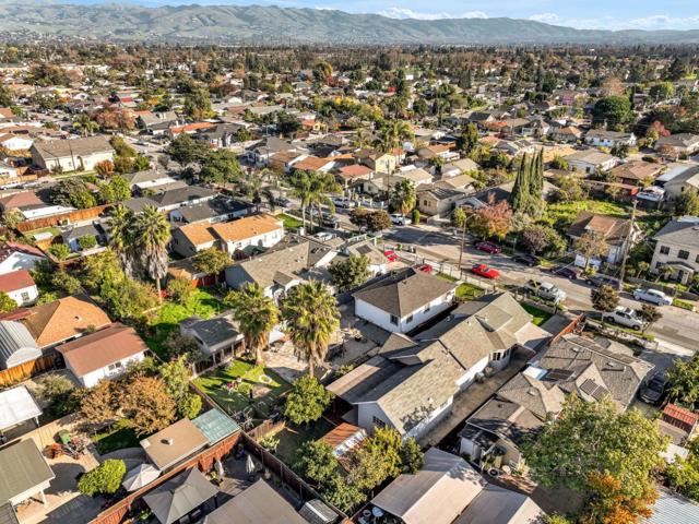 1539 E San Fernando Street, San Jose CA: https://media.crmls.org/mediaz/70e0ff3d-dcbf-4a86-9d77-deee12262381.jpg