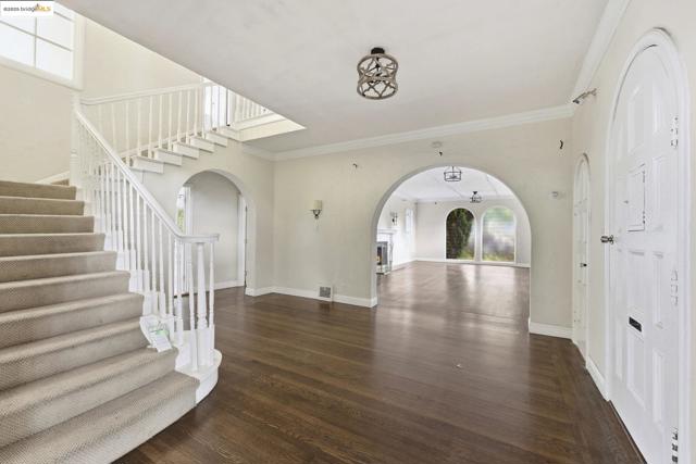 5449 Barrett Ave, El Cerrito CA: https://media.crmls.org/mediaz/70e16e60-2a6e-4308-8711-07b6e749cb8b.jpg