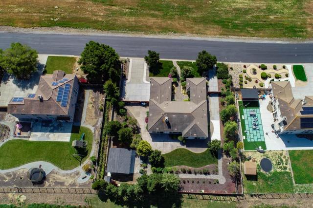 334 Paseo Gularte, San Juan Bautista CA: https://media.crmls.org/mediaz/70e1b35f-9da0-4900-94fc-119f79494678.jpg