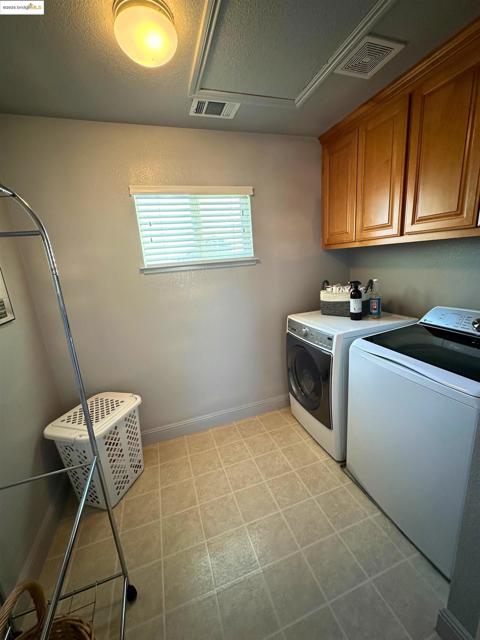1327 Remington Ct, Tracy CA: https://media.crmls.org/mediaz/70e1f998-951a-4e60-bbad-a13583a5e126.jpg