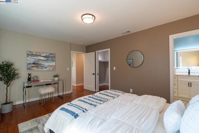 2818 Steinmetz Way, Oakland CA: https://media.crmls.org/mediaz/70e2141e-d2b8-4c89-8bf8-99b0749ac487.jpg