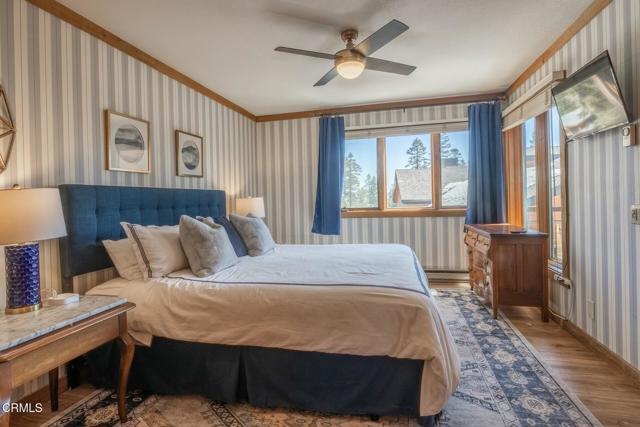 435 Lakeview Boulevard, Mammoth Lakes CA: https://media.crmls.org/mediaz/70e21882-2ded-4430-a881-431b8be92306.jpg