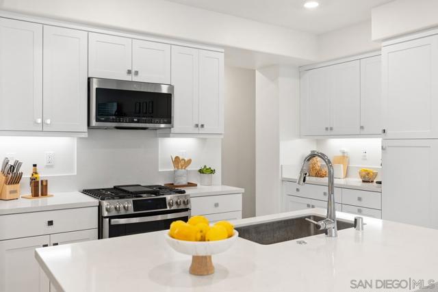 1400 Lasso Way, Rancho Mission Viejo CA: https://media.crmls.org/mediaz/70e23e8b-ac8b-48dd-8259-2850c592d592.jpg