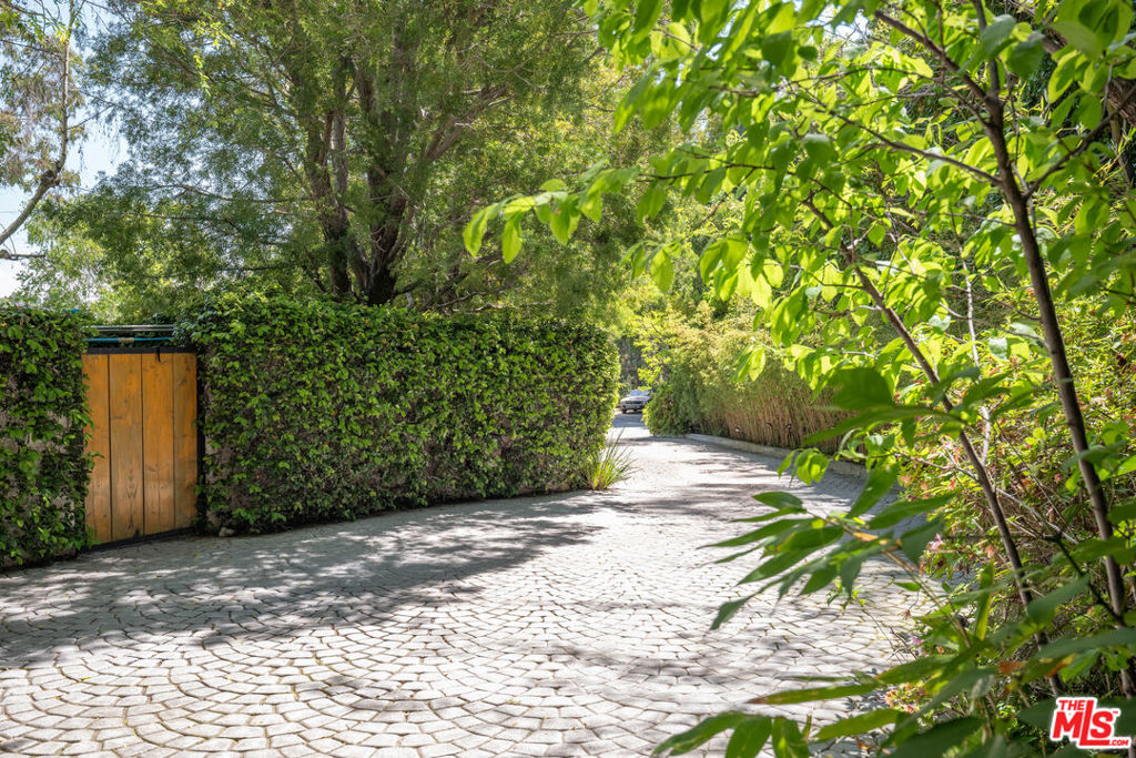 12003 Briarvale LaneStudio City img 2