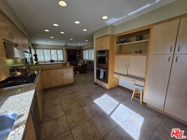 34725 Mission Hills Drive, Rancho Mirage CA: https://media.crmls.org/mediaz/70e2d888-db13-4ea2-b48b-0fbc2c35cc29.jpg