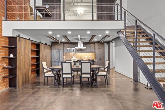 120 S Hewitt Street, Los Angeles CA: https://media.crmls.org/mediaz/70e2e1f1-fb94-4013-a8b9-3e9a4064b57e.jpg