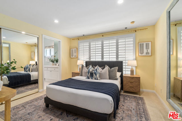 575 S Barrington Avenue, Los Angeles CA: https://media.crmls.org/mediaz/70e316da-69d5-405d-bce4-f4f991ac7b64.jpg