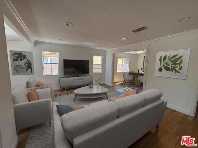 5049 Hesperia Avenue, Encino CA: https://media.crmls.org/mediaz/70e33059-38d8-482b-80af-d309af35c9ba.jpg