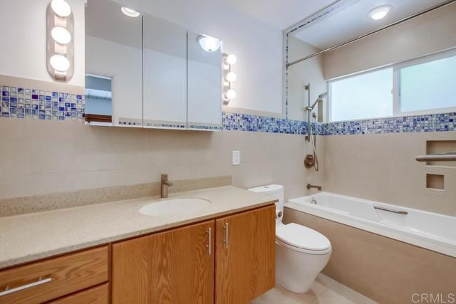 6032 Adobe Falls Rd, San Diego CA: https://media.crmls.org/mediaz/70e37f15-8f74-421e-83c6-c274cd90fb04.jpg